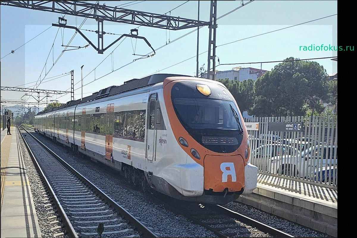 Движение по линии R2 Rodalies остановлено между Эль-Прат-де-Льобрегат и аэропортом из-за пожара кустарника вблизи путей