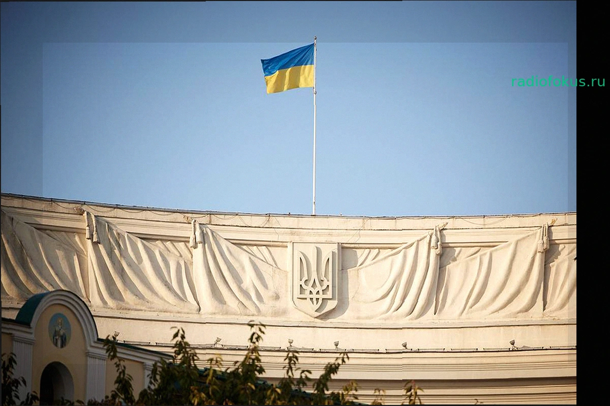 Лешек Миллер: Украина должна вернуть Польше оружие, а не ордена