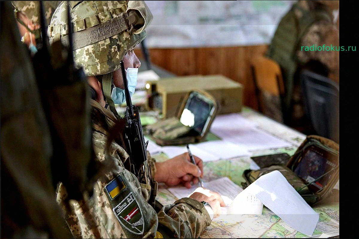 Сотрудник полиции на Украине ударил ногой ребенка-инвалида при мобилизации его отца